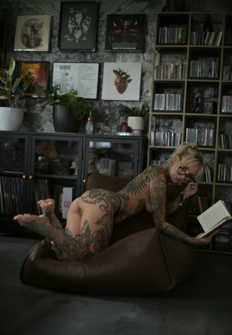 Kristy Von Kashyyyk アートスター 写真