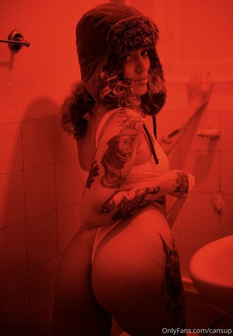 Tugce Cansu Parlak セクシーモデル 写真