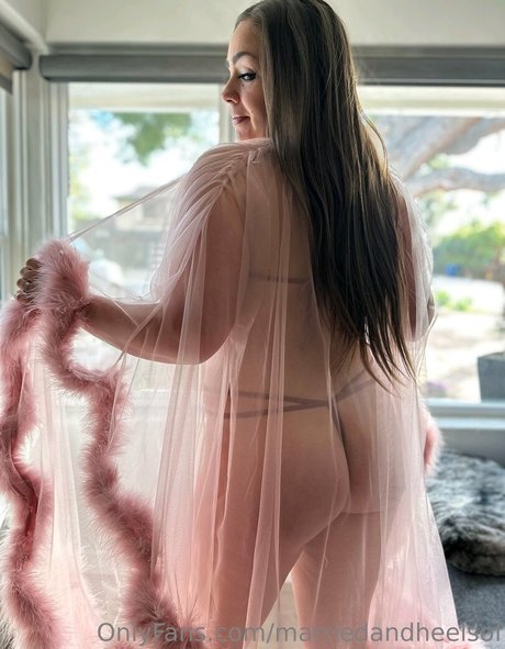 marriedandheelsof スター ヌード 写真