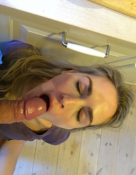 Laura Bach アートスター 写真
