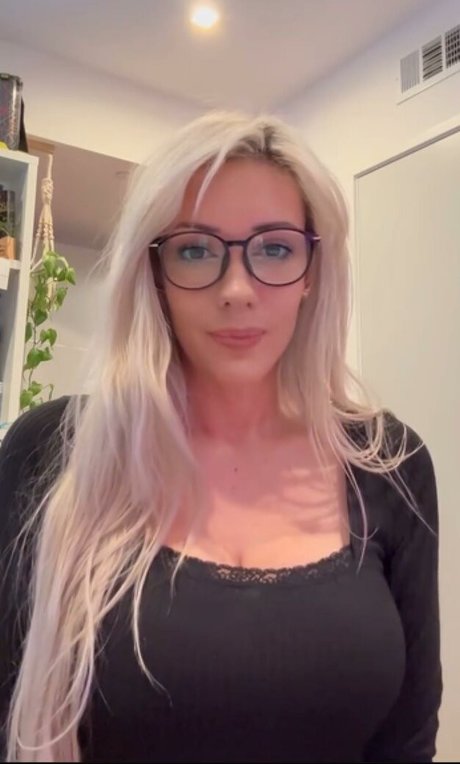 Alanah Pearce 裸のモデル 画像