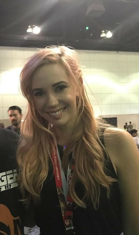 Alanah Pearce かわいいモデル 写真