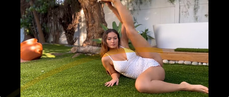 Anya Elysian ポルノ女優 画像