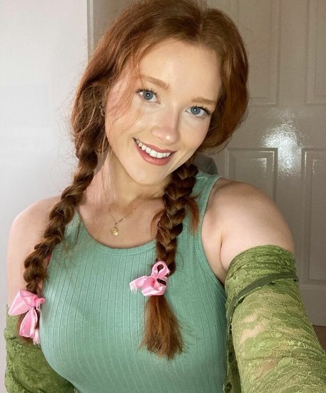 phoebeisginger 独占モデル 写真