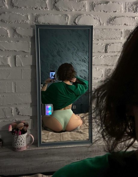 kellymay wow スター 裸 写真