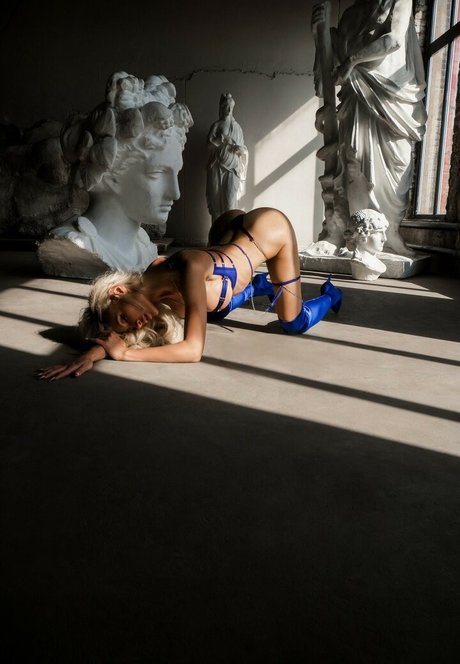 Kristina Grizzly 完璧なスター 写真