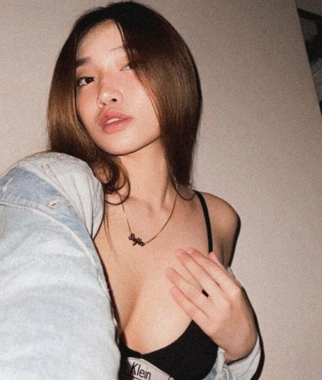 Sujin Kwon セクシーモデル 写真