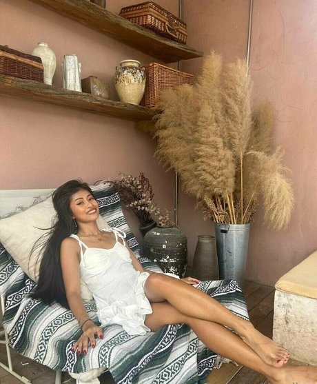 tinyalinaa 裸のポルノスター 写真