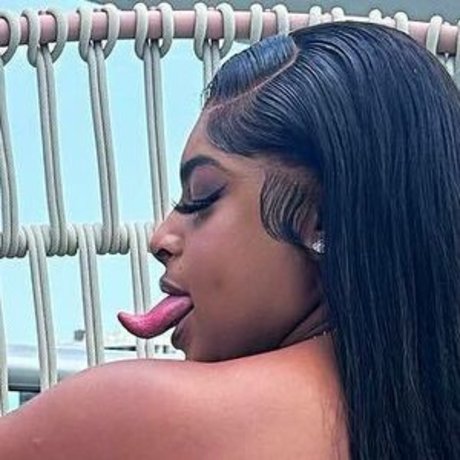 Long Tongue Fetish トップモデル 写真