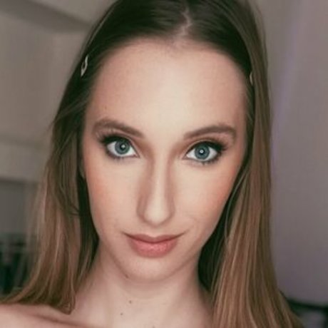 Trixie Fox 裸モデル 写真