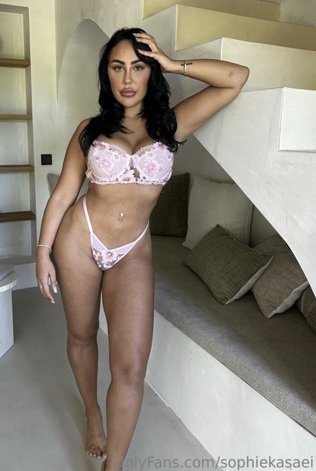 Sophie Kasaei エロティックなスター 画像