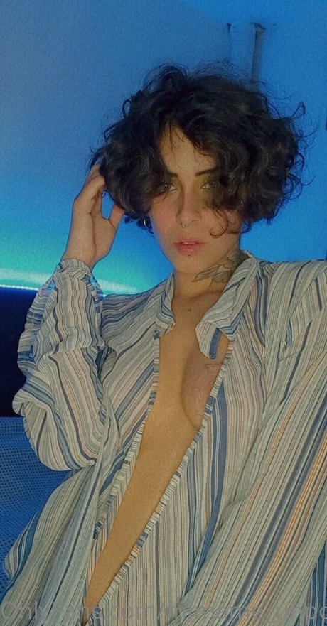 thequeenwithcurls セクシー女優 写真