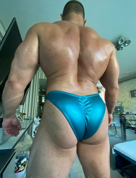 muscle submission アダルトモデル 写真