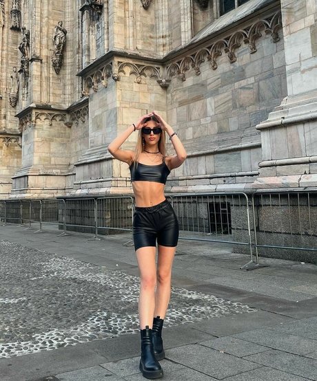 Klea Brahimi ポルノスター 独占 画像