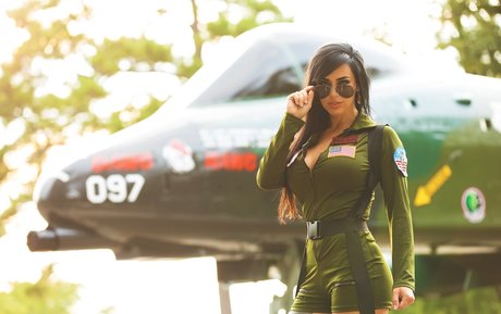 Alex Zedra スター 写真