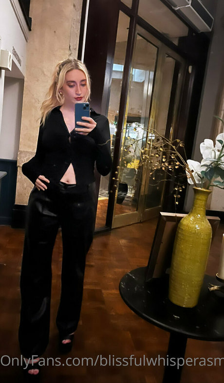 blissfulwhisperasmr 女優 写真