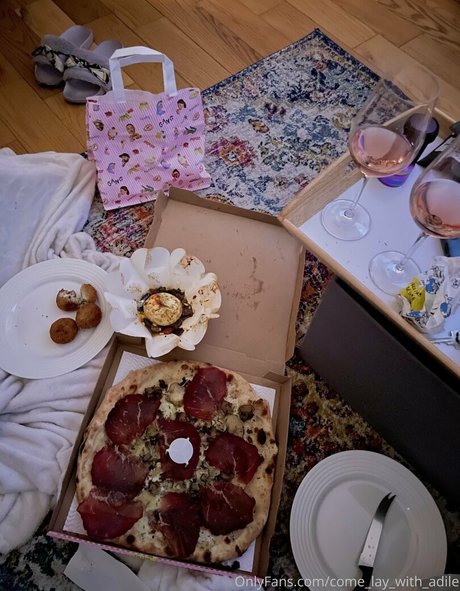 come lay with adile かわいいスター 写真