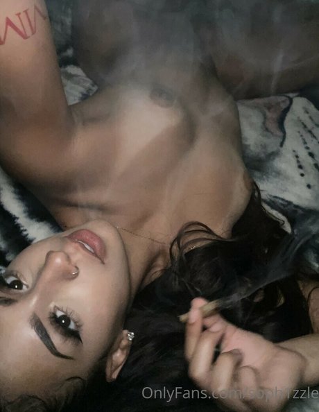 Soph1zzle 裸のモデル 写真