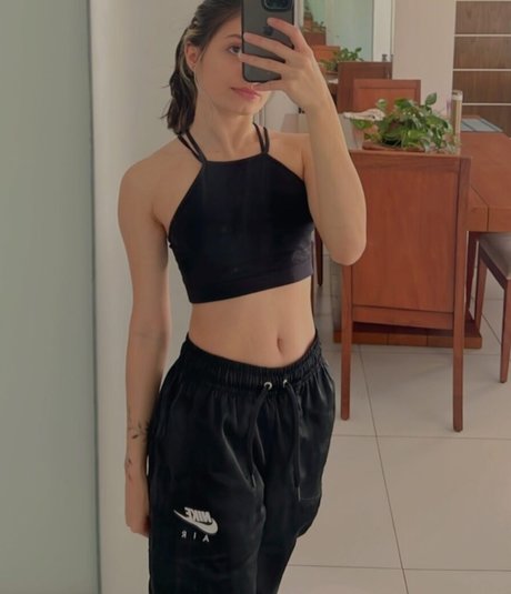 Ingrid Larissa かわいいポルノスター 写真