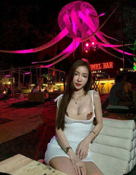 yoke chonthicha エロティック女優 写真