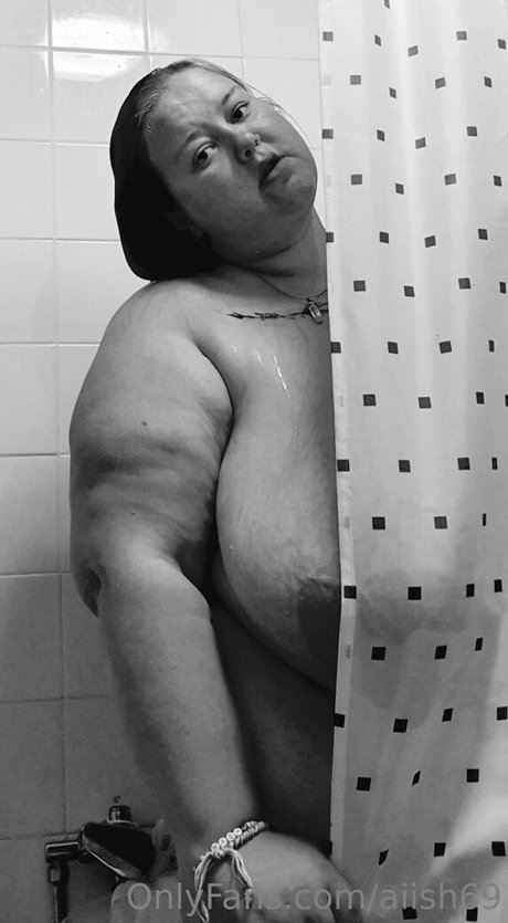 aiish69 アダルト女優 写真