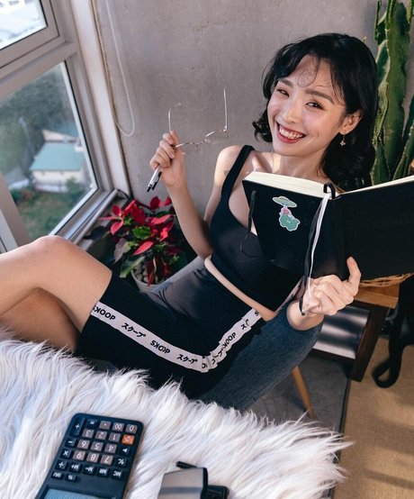 Nayoung Kim アート女優 画像