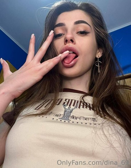 dina 69 エロティック女優 写真