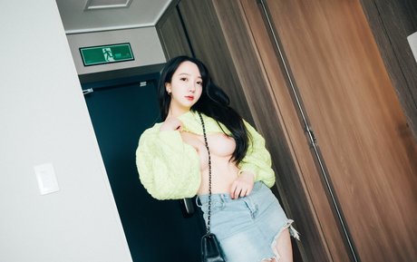 美しいアジア人OnlyFans ホットヌード 写真