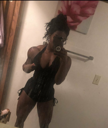 ebonymuscle 美しいモデル 写真