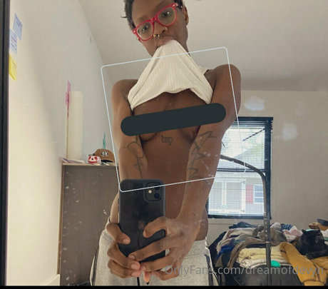 クーガー熟女オンリーファンズ アートヌード 写真