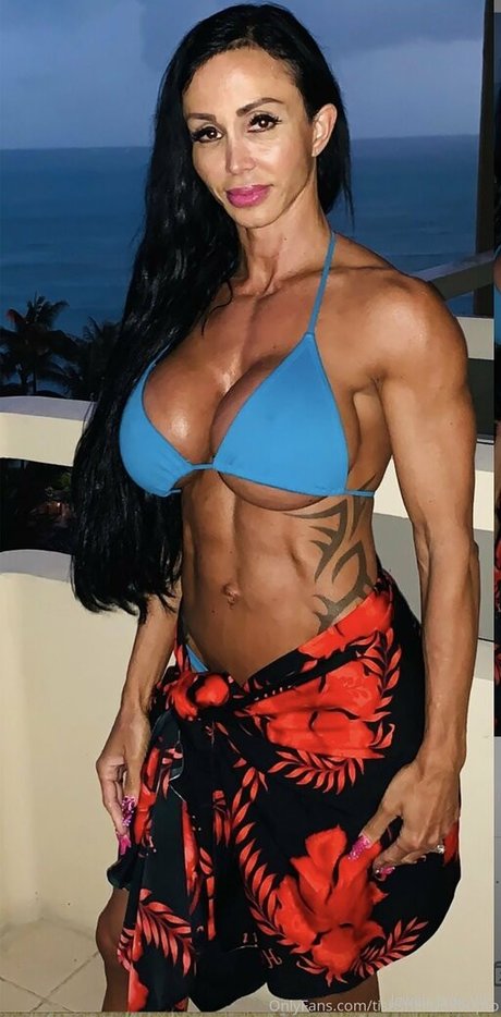 tishsheltonifbbpro ポルノ女優 写真