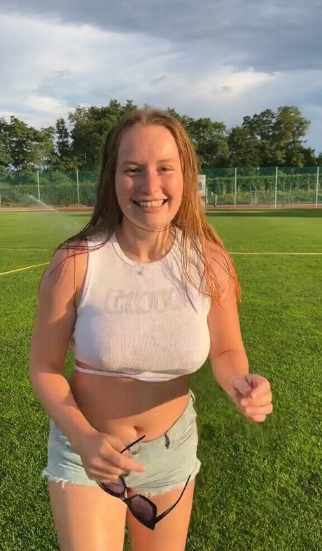 Kaja Mood 完璧なスター 写真