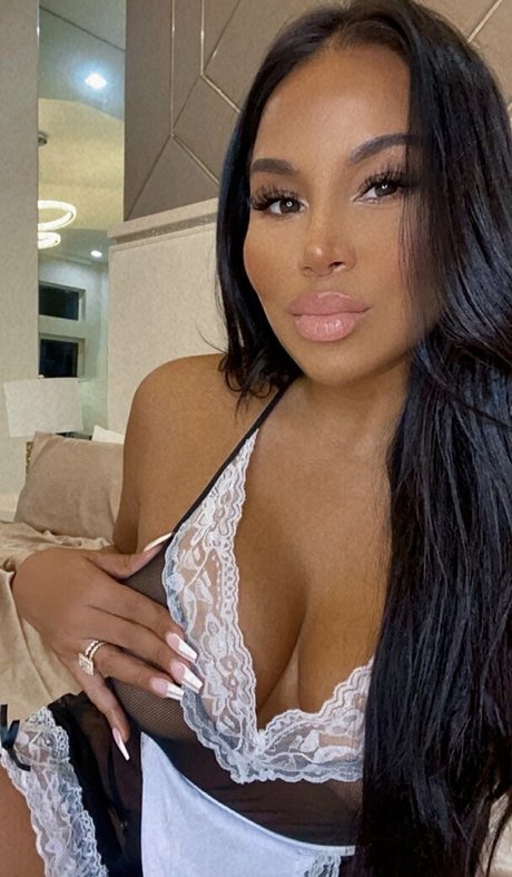 dollycastro top profile image
