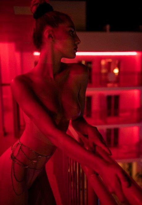 Clemence Navarro ヌードモデル 画像