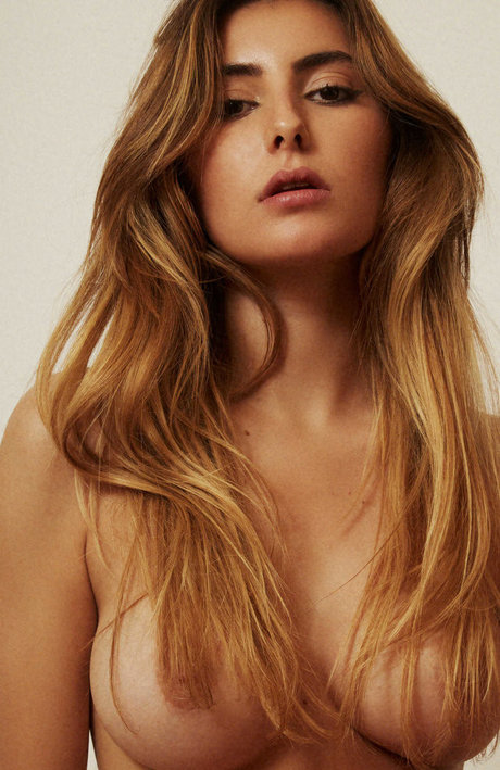 Clemence Navarro ホットなモデル 写真
