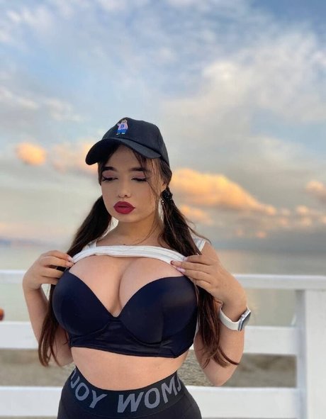 Kittyhere17 top profile image
