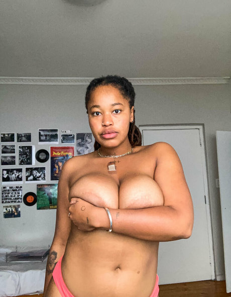 arielcosmo 美しい女優 写真