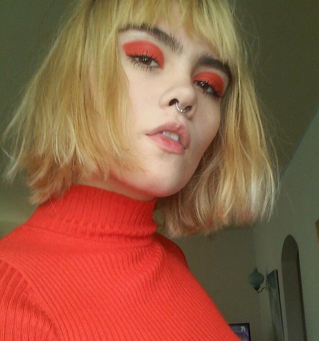 Bree McGee アートモデル 写真