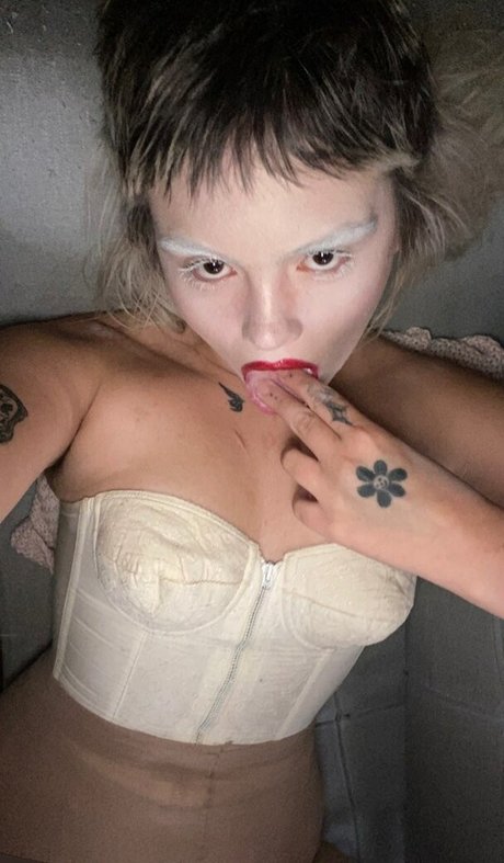 黒檀ペッギングオンリーファンズ 美しい裸 写真