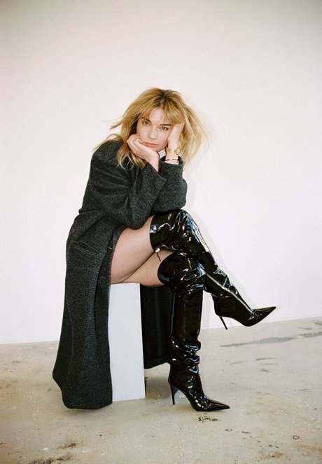 Annie Murphy 美しいモデル 写真