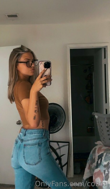 cobraj ポルノ女優 写真