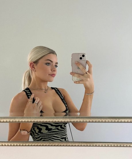 Naomi grace Robinson 素敵なモデル 画像
