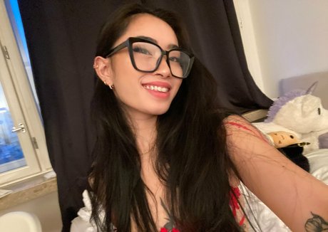 asianiina 裸の女優 ギャラリー