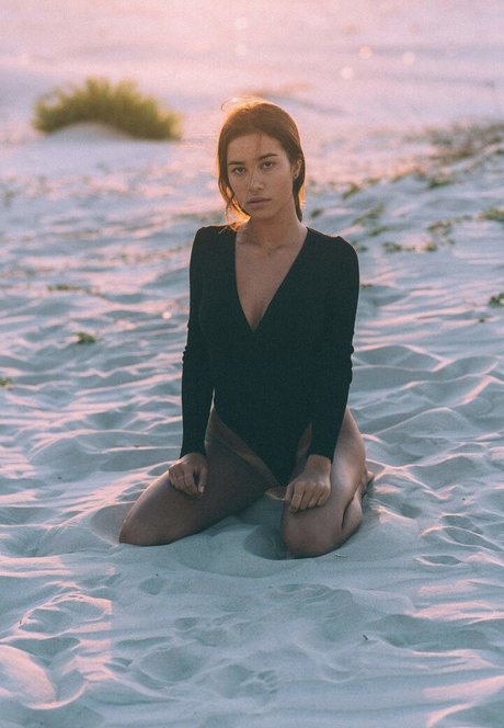 Michal Benbenishty Krits エロティック女優 写真