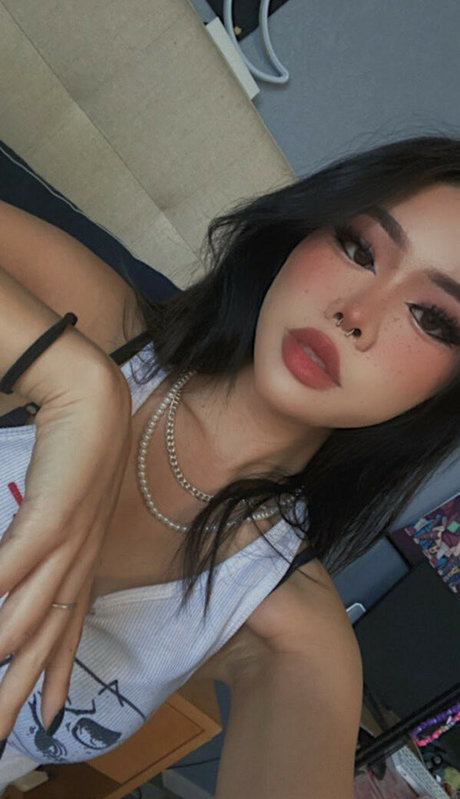 Vy Tran 美しいスター アーカイブ