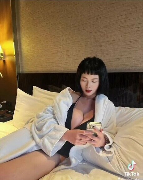 infini abc セックスモデル 画像