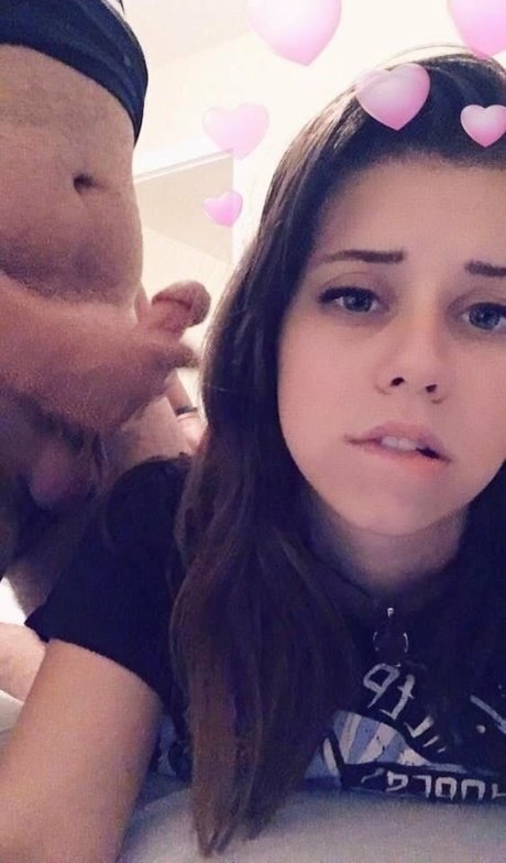 Emily Giangaspro 裸モデル 写真