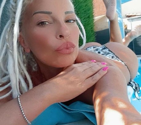 Loredana Modugno ポルノモデル 写真