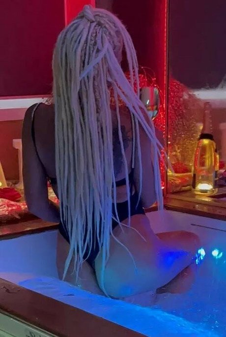 Loredana Modugno アダルト女優 写真