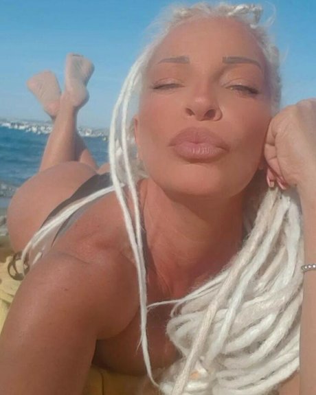 Loredana Modugno ポルノスター 独占 写真